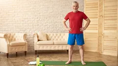 Douleur aux hanches au moment de se lever ? 5 exercices simples qui aident vraiment